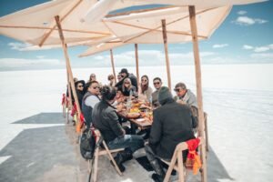 SALAR - Almuerzo apthapi de lujo Expedición Premium: Del Salar de Uyuni al Desierto de Atacama (Bolivia y Chile). 3 Días / 2 Noches